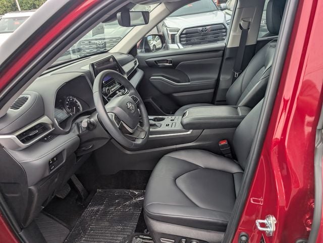 2025 Toyota Highlander XLE