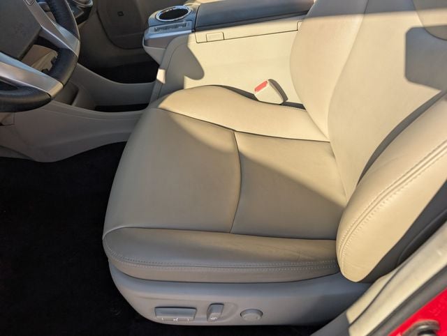 2017 Toyota Prius v Five