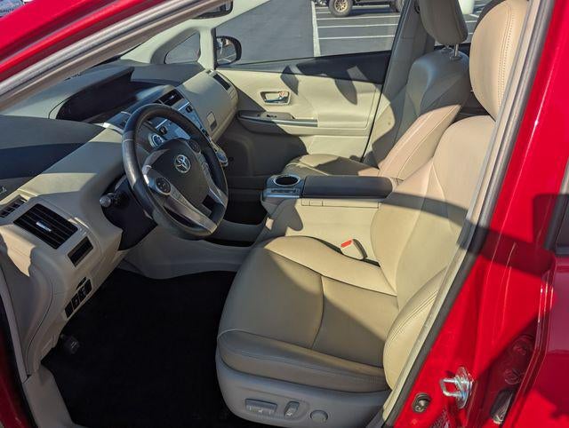 2017 Toyota Prius v Five