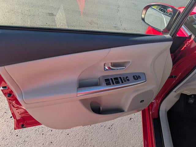 2017 Toyota Prius v Five