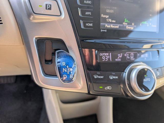 2017 Toyota Prius v Five