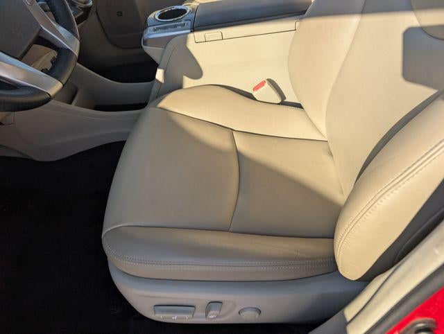 2017 Toyota Prius v Five