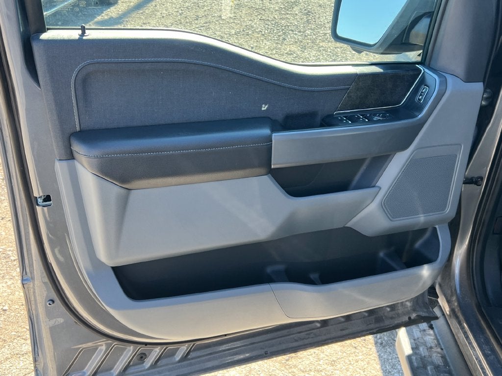 2023 Ford F-150 Lightning XLT